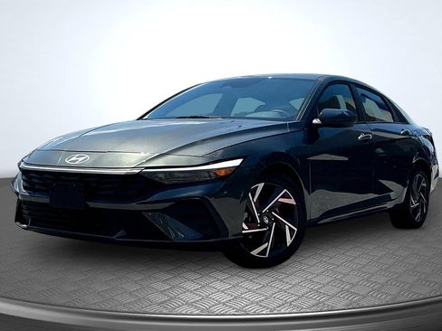 Used 2025 Hyundai Elantra Sport FWD image 1