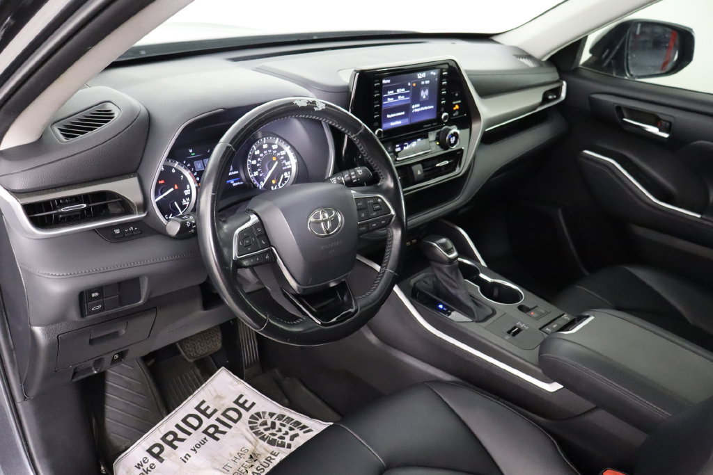 Used 2021 Toyota Highlander XLE FWD image 27