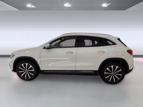 Used 2023 Mercedes-Benz GLA 250 4MATIC w/ Premium Package image 2