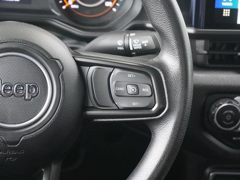 Used 2024 Jeep Gladiator Sport AWD/4WD image 13