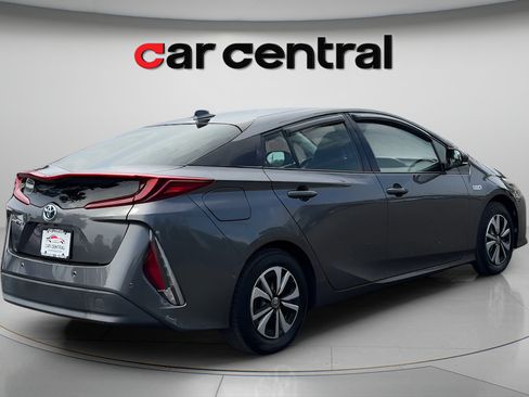 Used 2017 Toyota Prius Prime Advanced FWD image 5