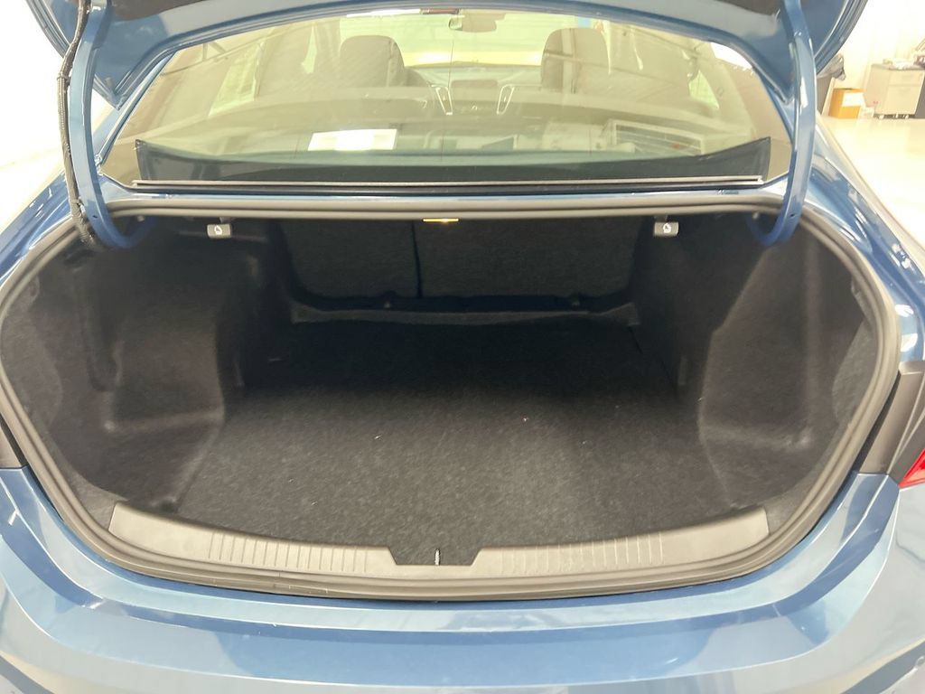 Used 2024 Chevrolet Malibu RS FWD image 23