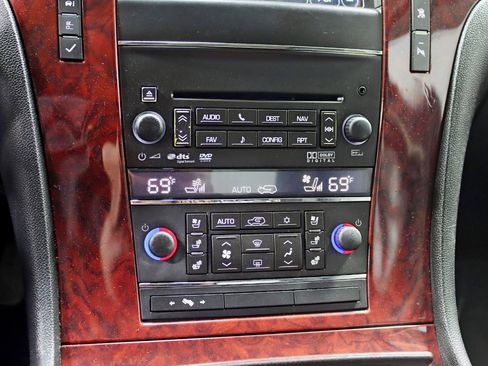 Used 2011 Cadillac Escalade EXT image 19