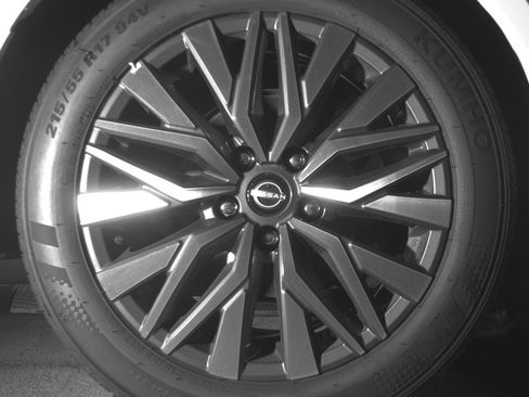 Used 2025 Nissan Altima 2.5 SV FWD image 15