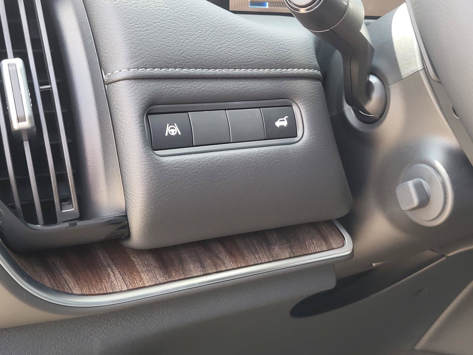 New 2026 Nissan Armada SL w/ Captain's Chari Seat Package AWD/4WD image 21