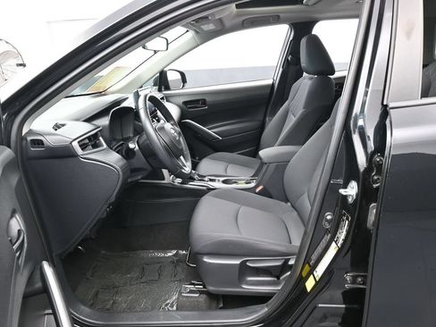 Used 2022 Toyota Corolla Cross LE w/ Moonroof Package FWD image 11