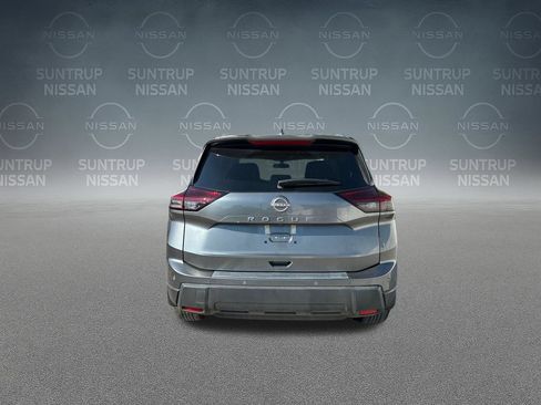 Used 2025 Nissan Rogue SV w/ SV Premium Package FWD image 5