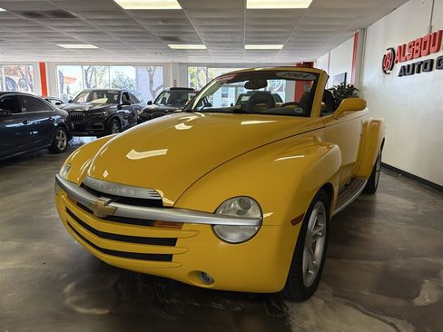 Used 2004 Chevrolet SSR w/ Preferred Equipment Group image 4