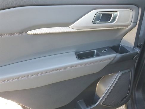 Used 2025 Ford Explorer Active w/ Active Comfort Package image 19