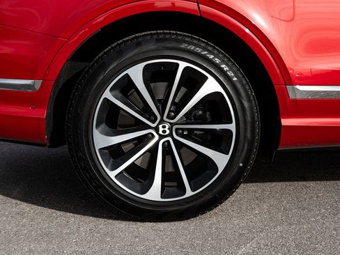 Used 2024 Bentley Bentayga Extended Wheelbase image 15