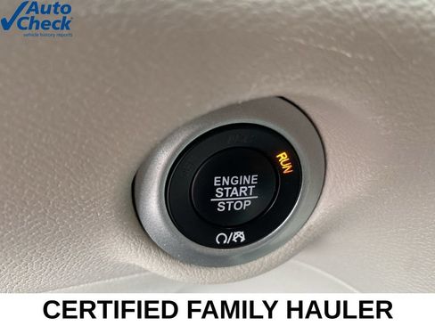 Used 2024 Chrysler Pacifica Touring-L FWD image 37