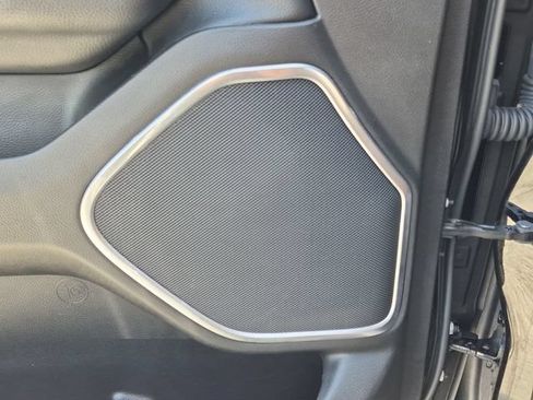 Used 2019 RAM 1500 Laramie AWD/4WD image 21