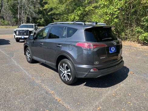 Used 2017 Toyota RAV4 LE FWD image 3