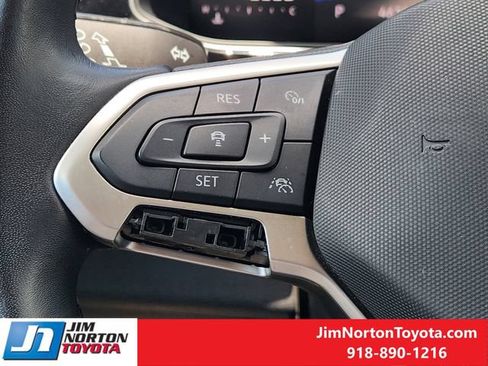 Used 2025 Volkswagen Jetta SE FWD image 28