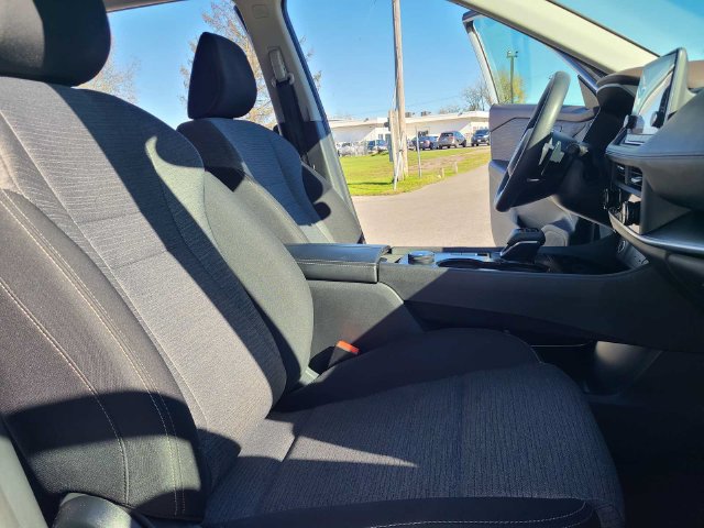Used 2023 Nissan Rogue SV AWD/4WD image 19