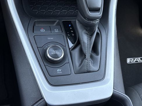 Used 2025 Toyota RAV4 XLE image 27