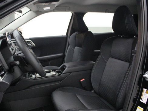 New 2026 Mitsubishi Outlander ES image 7