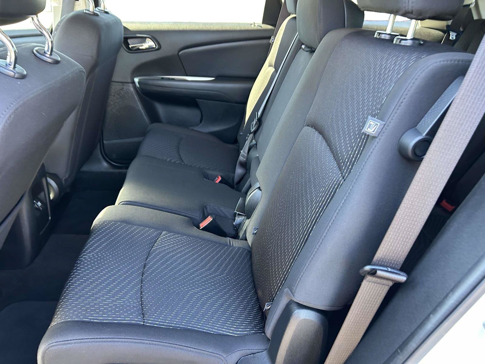 Used 2018 Dodge Journey SXT w/ Connectivity Group FWD image 9