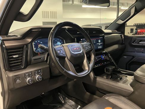 Used 2023 GMC Sierra 1500 AT4 w/ AT4 Preferred Package AWD/4WD image 4