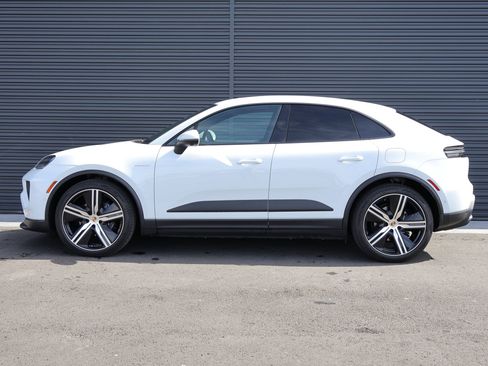 Used 2025 Porsche Macan 4 Electric image 2