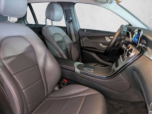 Certified 2022 Mercedes-Benz GLC 300 image 17