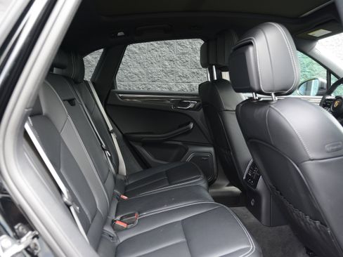 Certified 2026 Porsche Macan Turbo AWD/4WD image 35