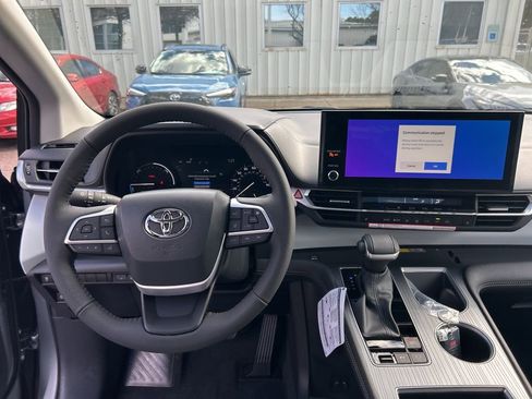 New 2026 Toyota Sienna XLE image 14