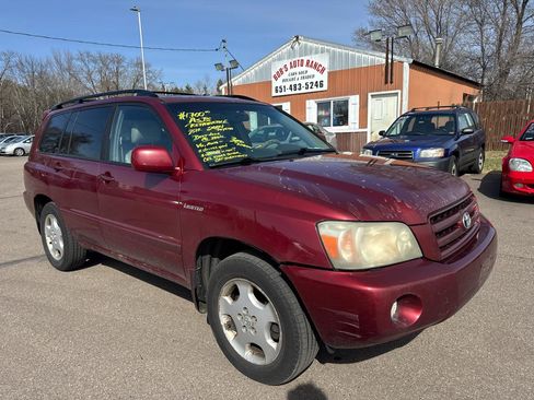 Used 2004 Toyota Highlander 4WD V6 w/ 3rd Row image 3