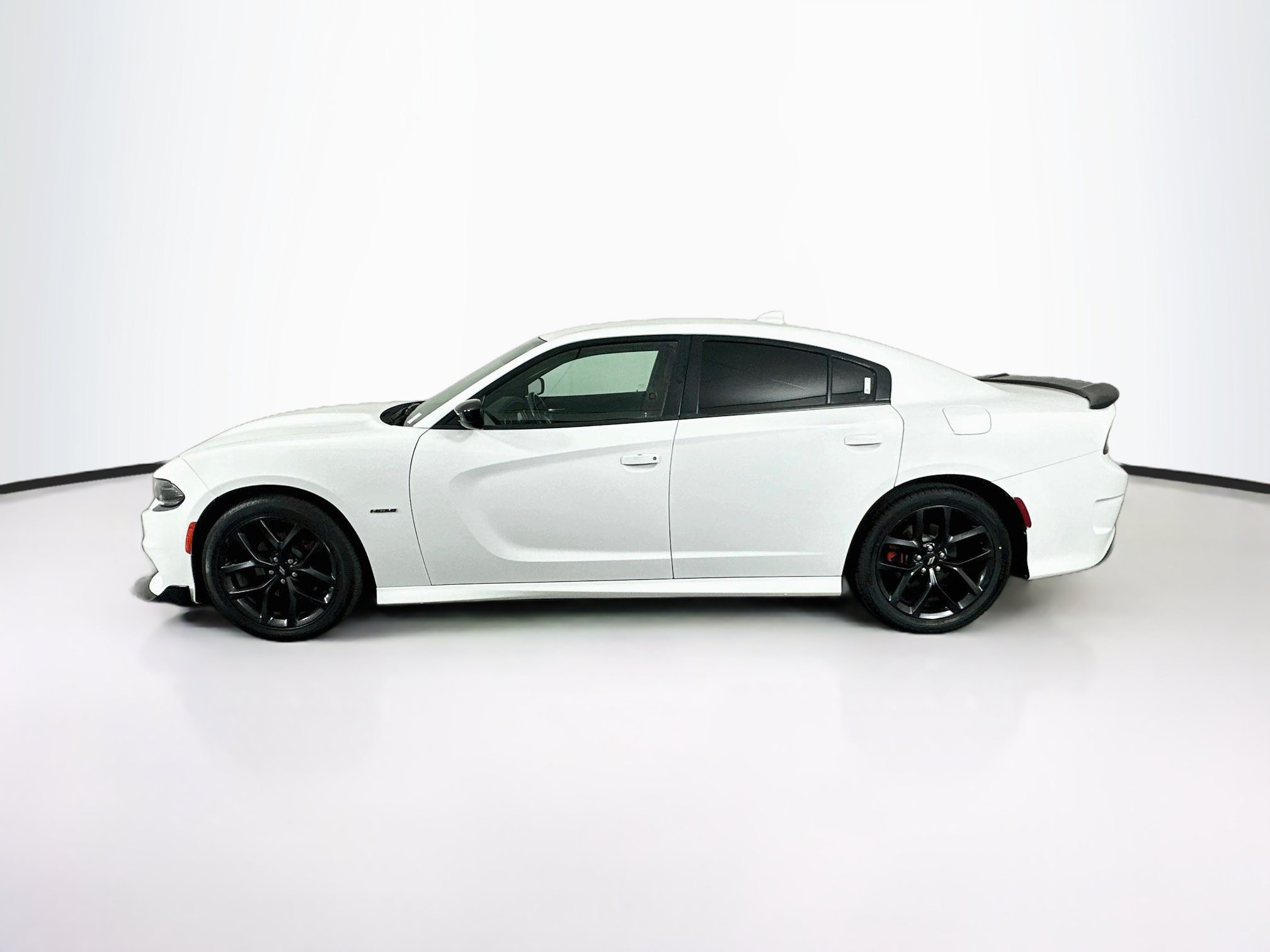 Used 2019 Dodge Charger R/T w/ Blacktop Package RWD image 4