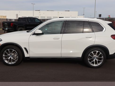 Used 2023 BMW X5 xDrive40i w/ Premium Package AWD/4WD image 4