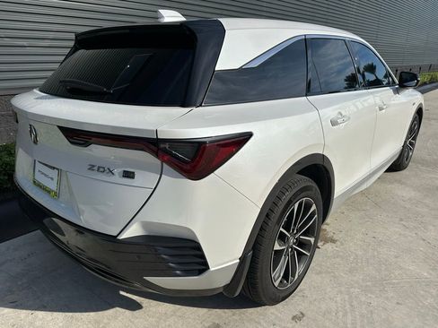 Used 2024 Acura ZDX A-Spec image 9