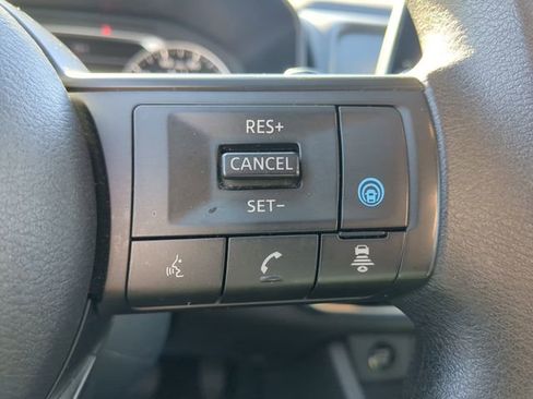 Used 2024 Nissan Rogue SV image 30