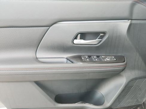 New 2025 Nissan Kicks SR image 17