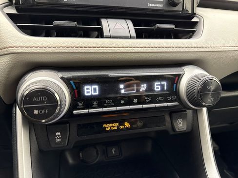 Used 2020 Toyota RAV4 XLE image 21