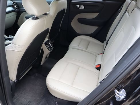 Used 2019 Volvo XC40 T5 Momentum AWD/4WD image 6