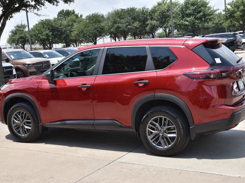 Used 2025 Nissan Rogue S FWD image 2