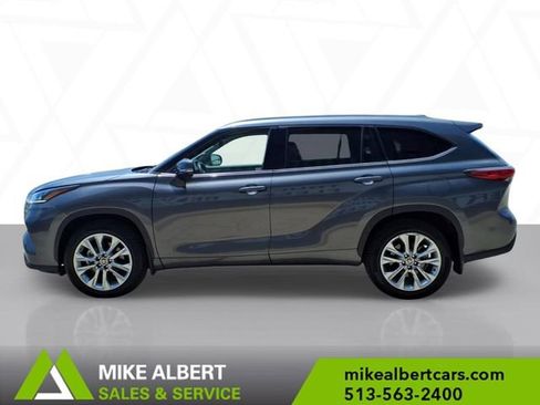 Used 2022 Toyota Highlander Limited AWD/4WD image 4