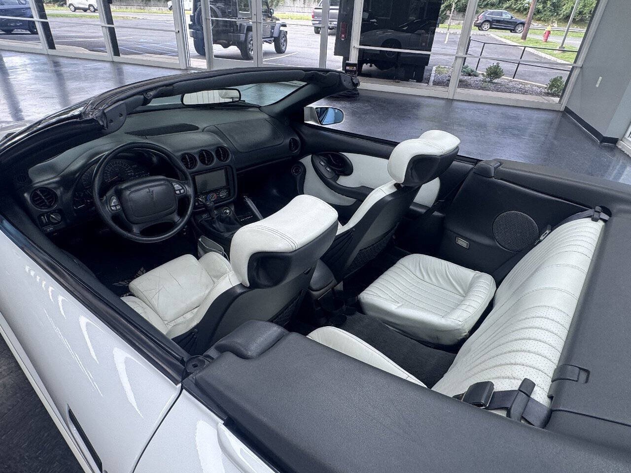 Used 1995 Pontiac Firebird Trans Am RWD image 10