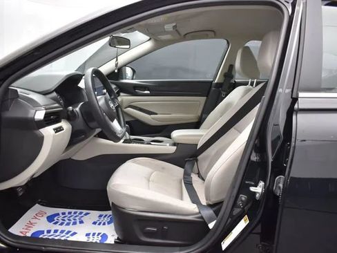 Used 2025 Nissan Altima 2.5 SV FWD image 14