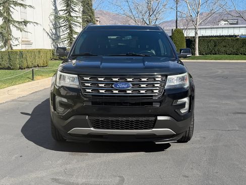 Used 2016 Ford Explorer XLT w/ Equipment Group 202A image 4