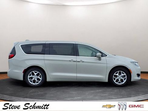Used 2020 Chrysler Pacifica Touring w/ Tire & Wheel Group FWD image 25