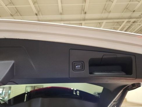 Used 2017 Cadillac XT5 Luxury image 27