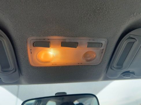 Used 2016 Toyota Yaris L image 17