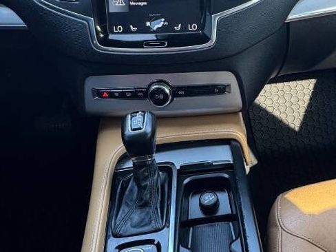 Used 2017 Volvo XC90 T6 Momentum w/ Vision Package image 28