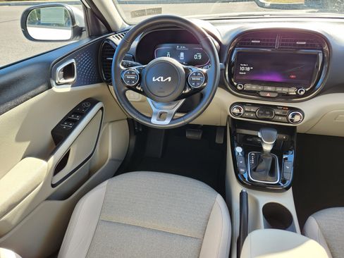 Used 2023 Kia Soul EX image 13