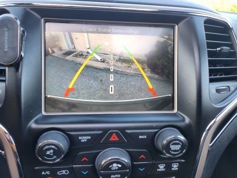 Used 2014 Jeep Grand Cherokee Limited image 16