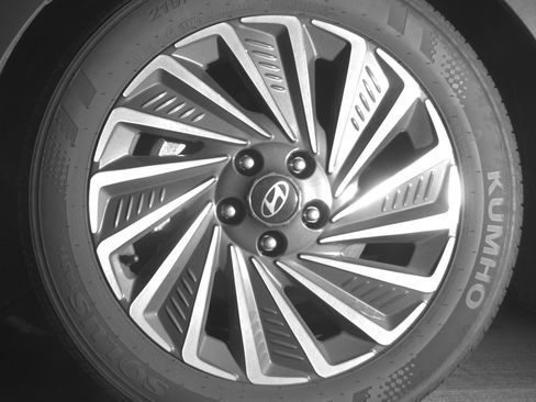 Used 2025 Hyundai Sonata SEL image 12