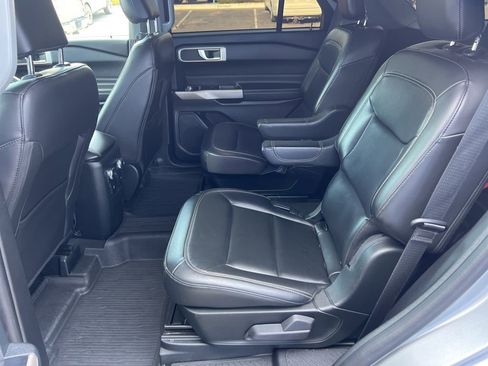 Used 2022 Ford Explorer XLT w/ Equipment Group 202A image 12