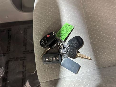 Used 2018 Toyota Sienna LE FWD image 27
