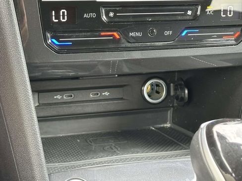 Used 2024 Volkswagen Tiguan SE image 19